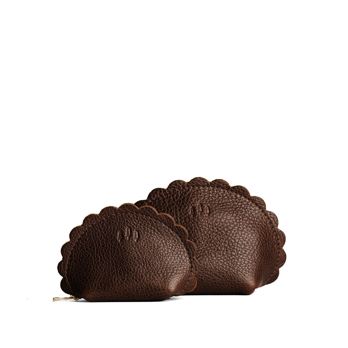Coldbrew | Curved leather pouch with zipper and scalloped edges