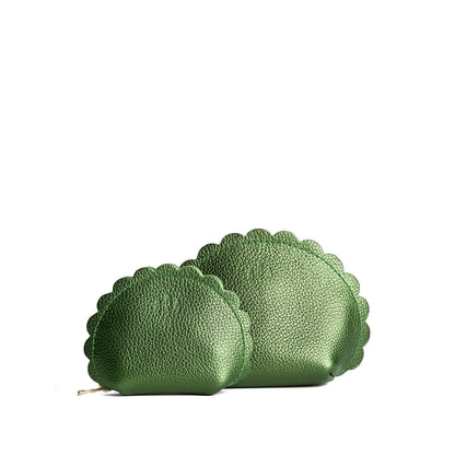 Metallic Greench | Curved leather pouch with zipper and scalloped edges