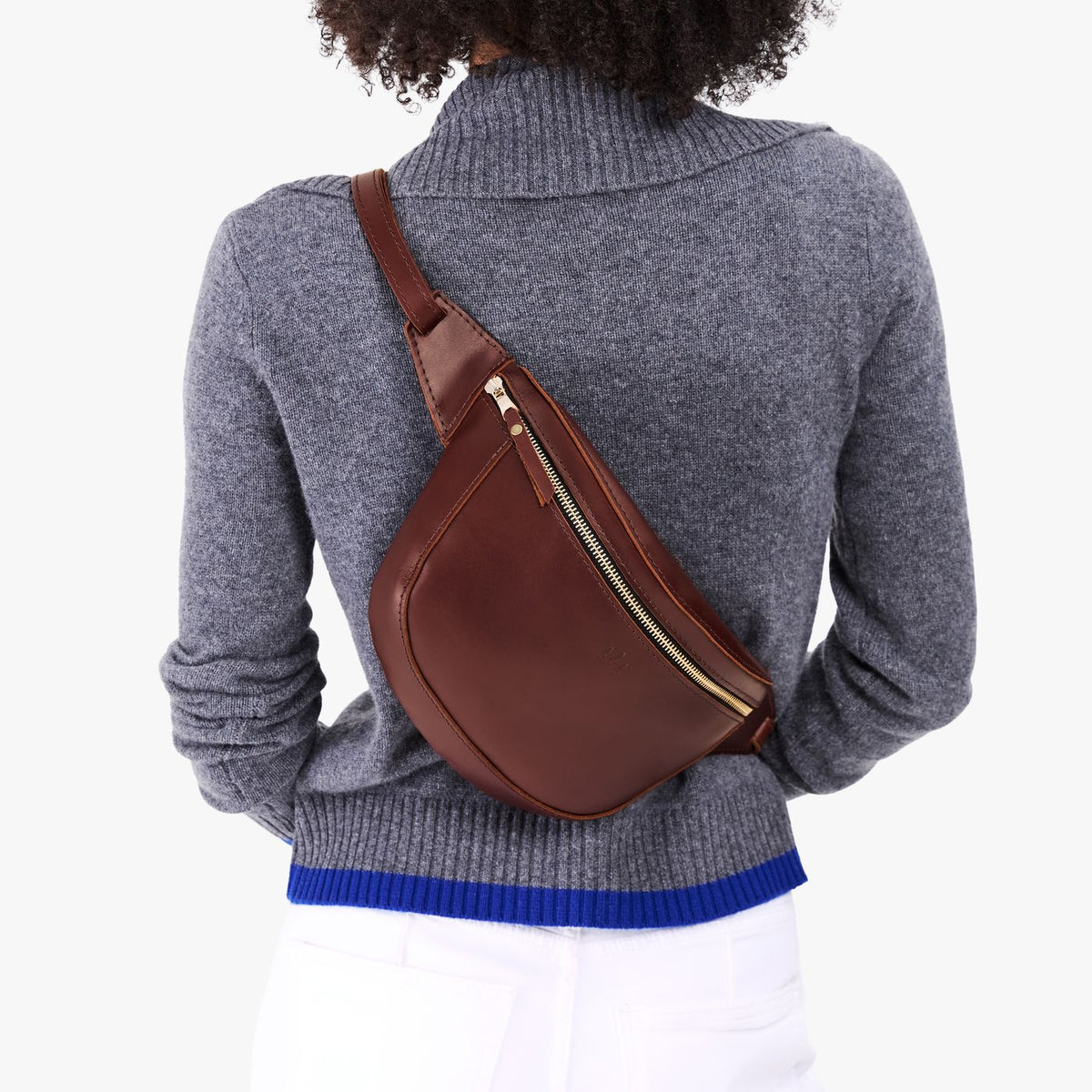 Cognac | Model wearing a sling bag with front zipper