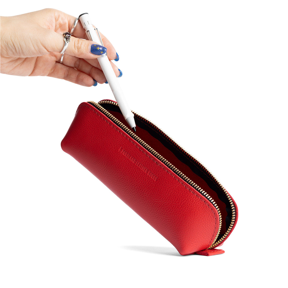 Poppy Red | Leather pouch with curved seams and top zipper