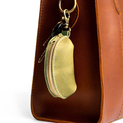Anjou | Taco shaped leather pouch with zipper and swivel lobster clasp on bag